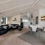 Awesome In Knebel With 2 Bedrooms And Internet 펜션 에벨토프트